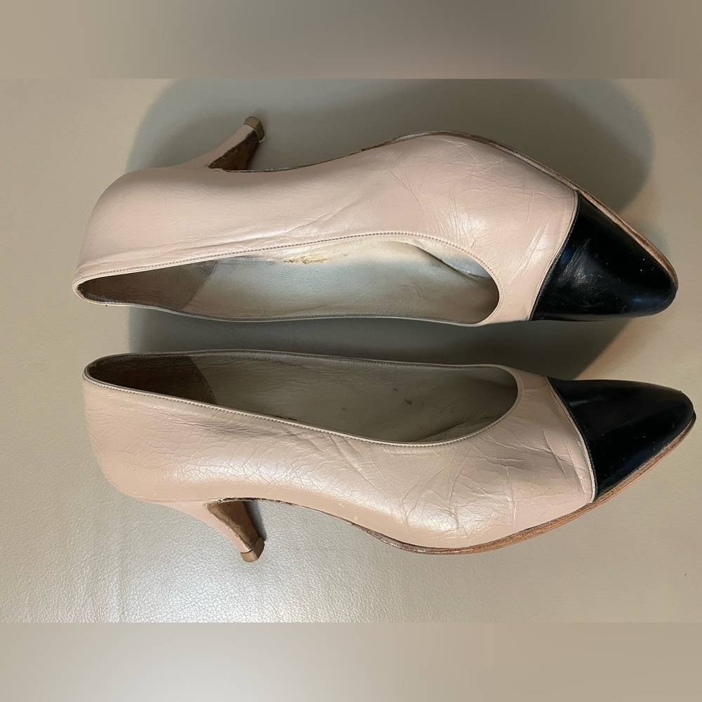 Vintage Chanel shoes size 38.5 / 8 US